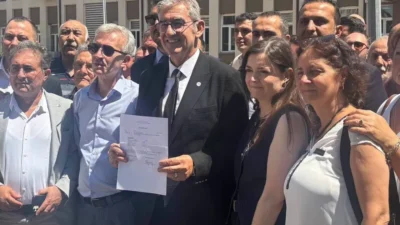 Yeni Parti Balıkesir Kurucu İl Başkanı Erden Köybaşı, kuruluş belgelerini