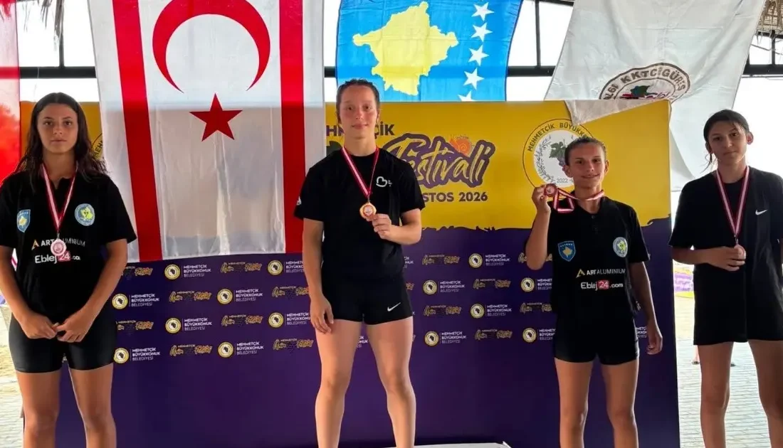 Balıkesirli güreşçiler, Uluslararası Plaj Güreşi'nde fırtına gibi esti! 2 altın,