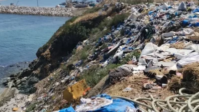 Erdek Kapıdağ'ın doğal güzellikleri atıklarla boğuşuyor. Yol kenarları ve falezlerde