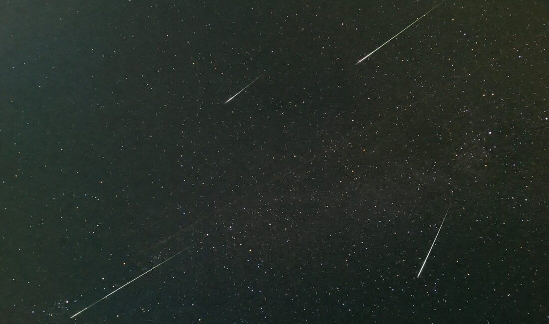 Ağustos'un etkileyici Perseid meteor yağmuru, Bandırma Dutliman'da gökyüzü tutkunlarını buluşturdu.