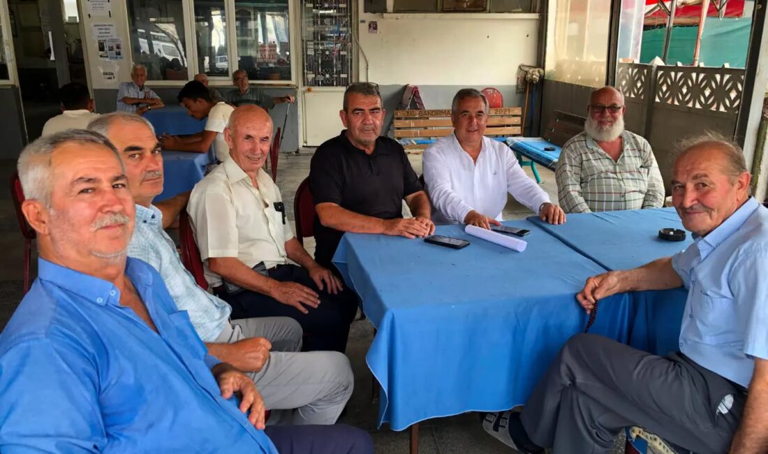 Bandırma AK Parti Başkanı Göksel Karlahan, Yeniyenice'de vatandaşlarla buluşup spor