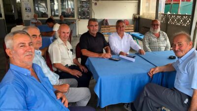 Bandırma AK Parti Başkanı Göksel Karlahan, Yeniyenice'de vatandaşlarla buluşup spor
