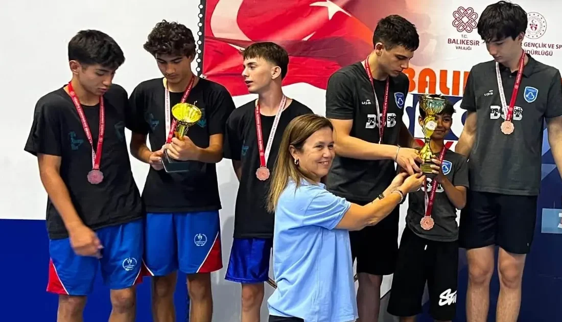Balıkesir BB Belediyespor, Masa Tenisi İl Birinciliği'nde çifte şampiyon ve