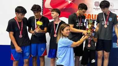 Balıkesir BB Belediyespor, Masa Tenisi İl Birinciliği'nde çifte şampiyon ve