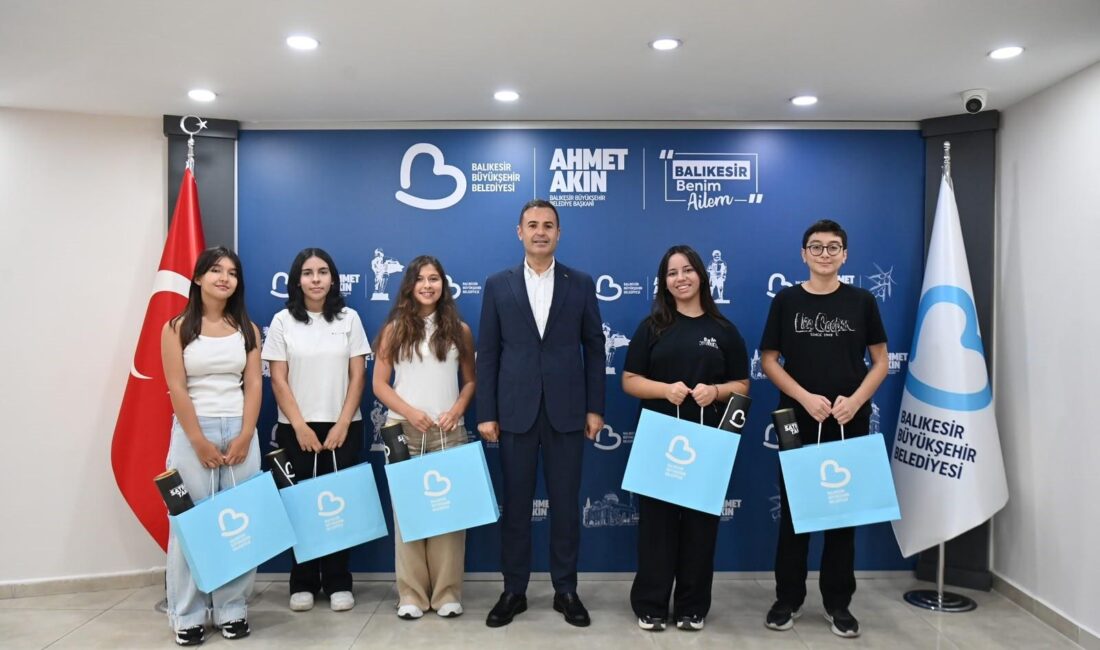 Balıkesir Belediye Başkanı Ahmet Akın, LGS'de 500 tam puanla Türkiye