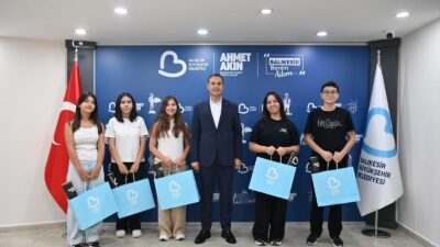Balıkesir Belediye Başkanı Ahmet Akın, LGS'de 500 tam puanla Türkiye