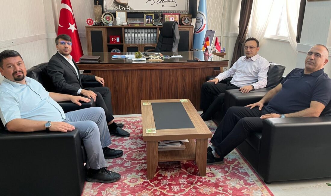 UEDAŞ Bandırma, İlçe Milli Eğitim Müdürü Mutlu Aslan'ı ziyaret etti.