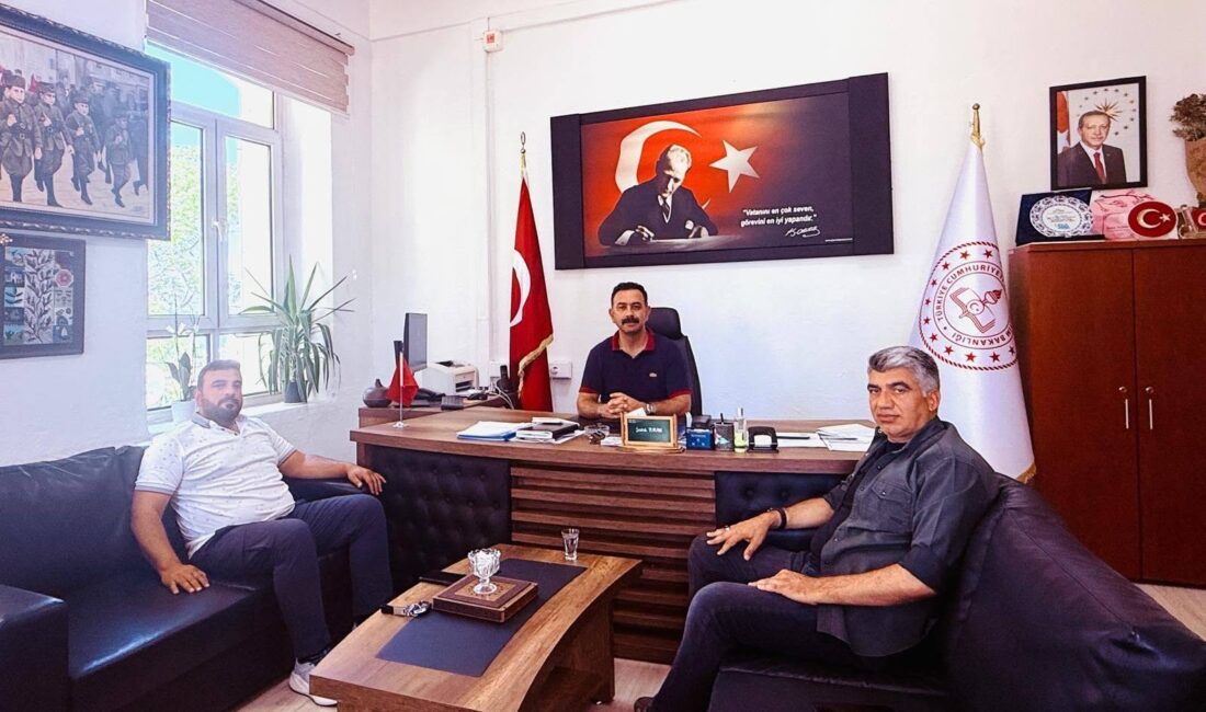 Erdek İlçe Milli Eğitim Müdürlüğü'ne atanan şube müdürleri Tarkan Yılmaz