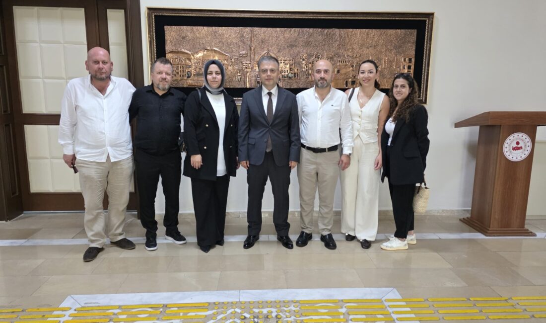 Bandırma Berberler ve Kuaförler Odası, Kaymakam Öztürk'ü ziyaret ederek sektörün