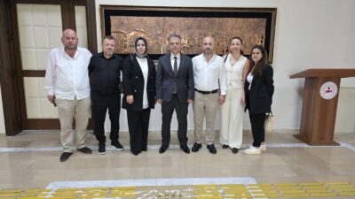 Bandırma Berberler ve Kuaförler Odası, Kaymakam Öztürk'ü ziyaret ederek sektörün