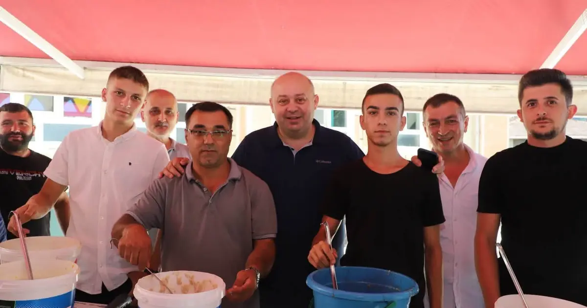 Ekşidere Mahallesi'nin geleneksel köy hayrında Başkan İbrahim Palaz, mahalle sakinleriyle