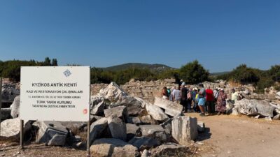 Erdek Kyzikos Antik Kenti, Hadrian Tapınağı ve etkileyici kalıntılarıyla yabancı