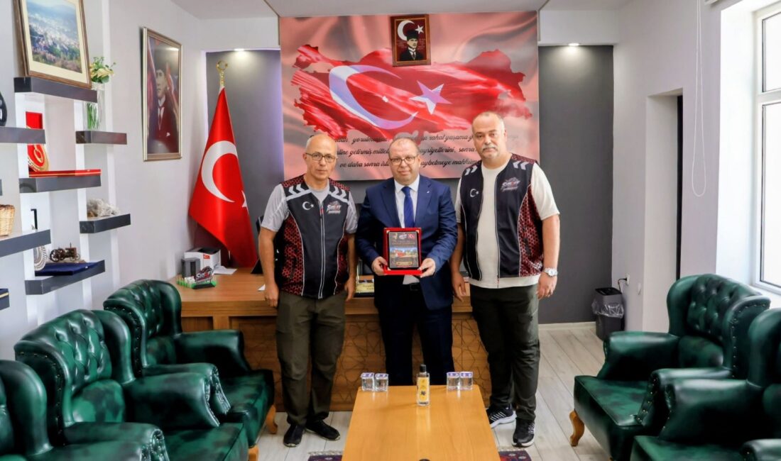 SUSOFF Motosiklet Grubu, Susurluk Kurtuluş Günü'nde Kaymakam Gülen'i ziyaret etti.