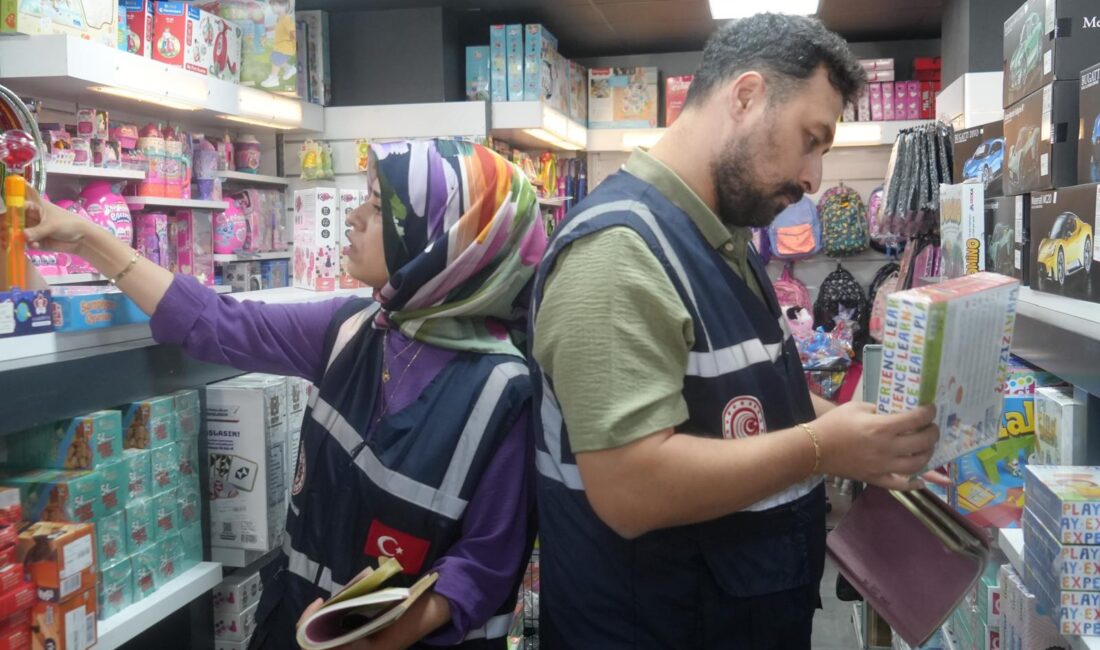 Balıkesir Altıeylül'de kırtasiyelere fahiş fiyat, etiket ve güvenlik denetimi yapıldı.