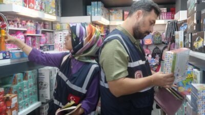 Balıkesir Altıeylül'de kırtasiyelere fahiş fiyat, etiket ve güvenlik denetimi yapıldı.