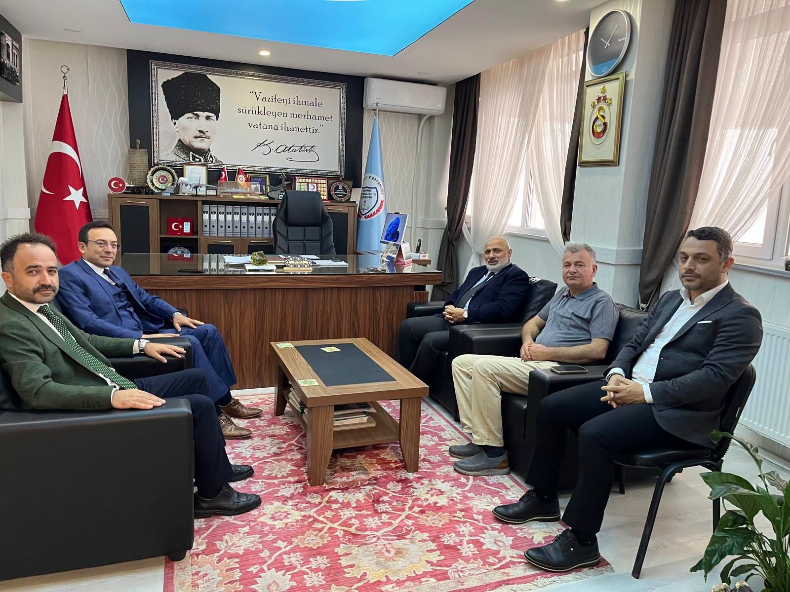 Bandırma Müftülüğü'nden Milli Eğitim Müdürü Aslan'a teşekkür ziyareti. İlçeye katkıları