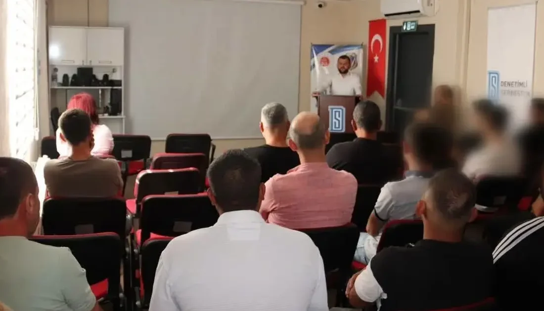 Madde bağımlılığına karşı seminerde aile ve toplum desteğinin gücünü keşfedin.