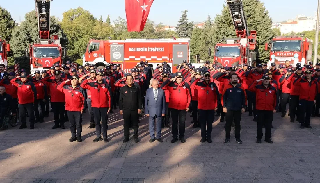 Balıkesir Belediye Başkanı Ahmet Akın, İtfaiye Haftası'nda teşkilata anlamlı bir