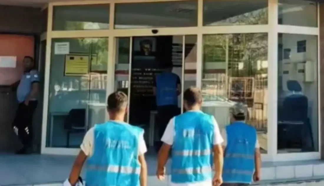 Bandırma Denetimli Serbestlik mobil ekibi, yükümlülerle şehirdeki cami, kabristan ve