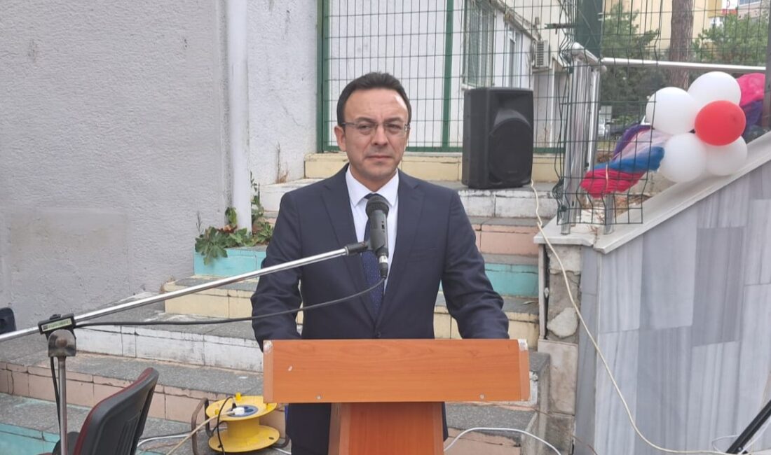 İlköğretim Haftası, coşkulu törenlerle kutlandı! Cumhuriyet Meydanı'ndaki ilk törenin ardından