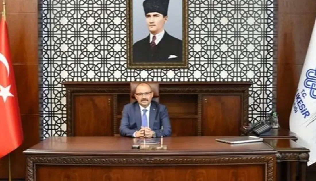 Balıkesir Valisi İsmail Ustaoğlu, öğrencilerin hem bilimsel donanımla hem de