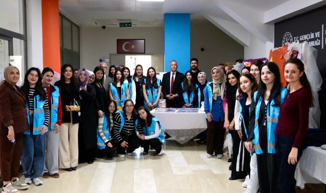 Adem Özalp, yurtlarda gençlerle buluştu! Öğrencilerle keyifli sohbetler için detayları