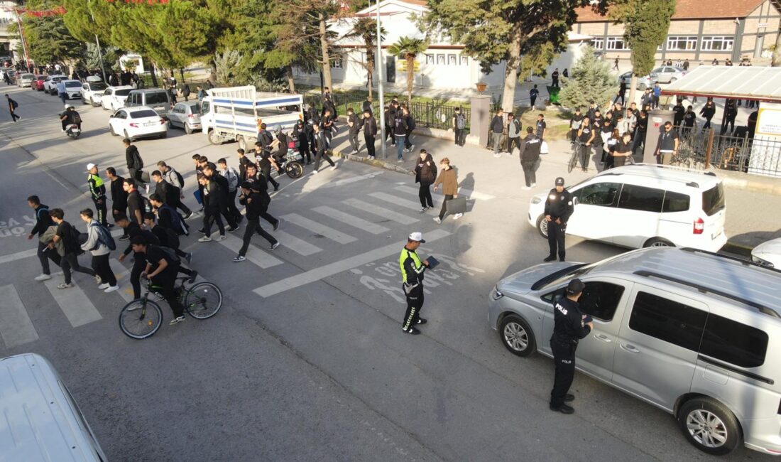 Balıkesir okullarında öğrenci güvenliği için geniş çaplı denetimler Balıkesir'de okullar güvende! Eğitim yılı başından beri 4122 personelle yürütülen