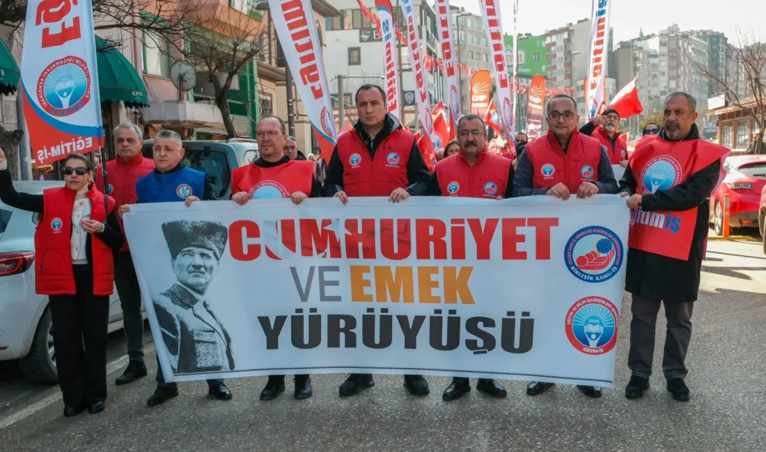 Bandırma Eğitim-İş, 5 Ekim Öğretmenler Günü'nde öğretmenlerin hakları için sesini
