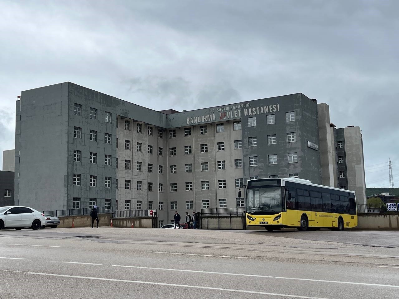 Bandırma Hastanesi acil servis kadrosu güçlendi! Yeni uzman hekimlerimiz Dr.