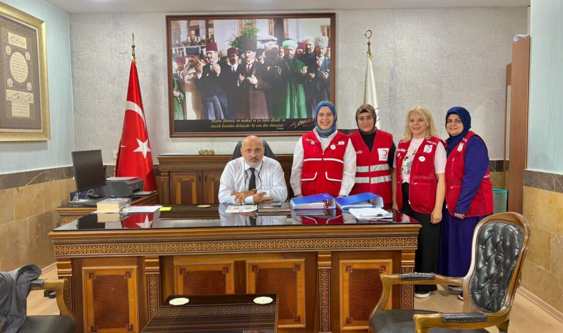 Kızılay Bandırma Kadın Birimi Başkanı Simge Yalaz, Müftü Dr. Yunus