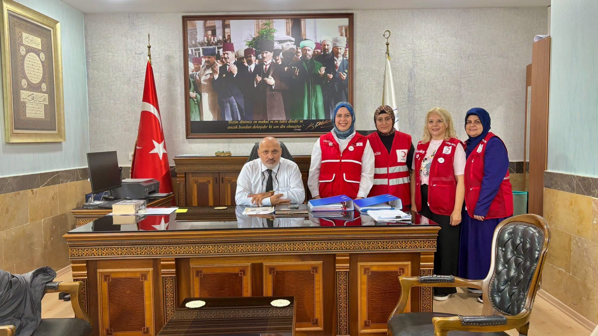 Kızılay Bandırma Kadın Birimi Başkanı Simge Yalaz, Müftü Dr. Yunus