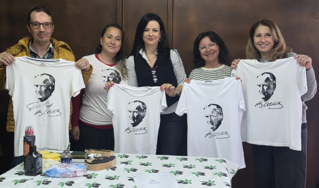 15 yıllık deneyimli moda tasarımcısı Arzu Çetin, Cumhuriyet Bayramı öncesi