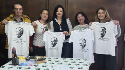 15 yıllık deneyimli moda tasarımcısı Arzu Çetin, Cumhuriyet Bayramı öncesi