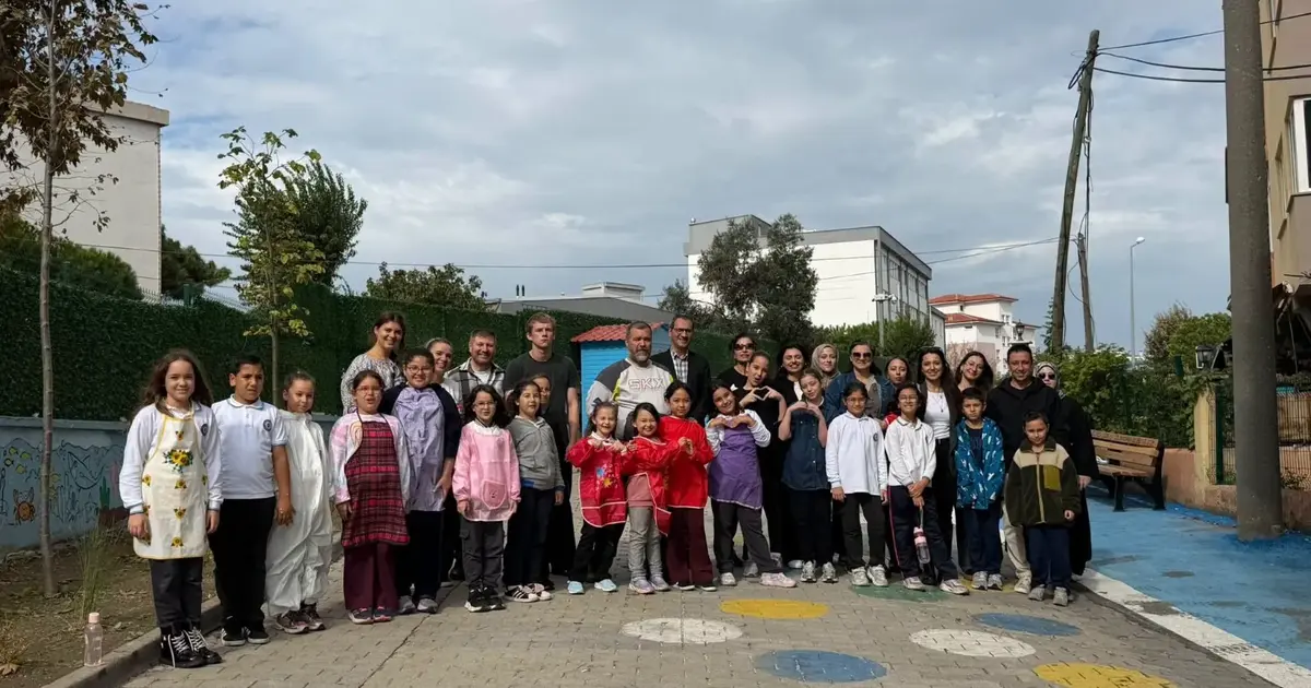Bandırma sokakları dönüşüyor! Mini kütüphaneler, yeşil alanlar ve duvar resimleriyle