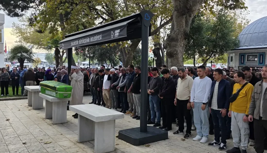 Bandırma'da trafik kazasında hayatını kaybeden 30 yaşındaki moto kurye Emre