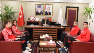Bandırmalı atletler başarılarıyla gururlandırdı! İl Millî Eğitim Müdürü ile buluşan