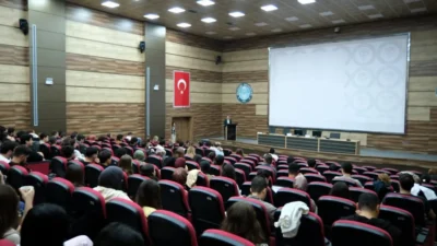 Balıkesir Üniversitesi'nin 3. Pediatrik Acil Hastalıklar Sempozyumu'nda çocuk acil servislerini
