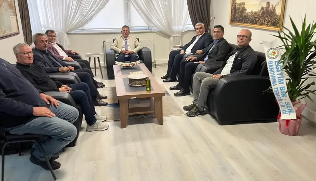 Bandırma İlçe Milli Eğitim Müdürü Ümit Gökdemir'e Eğitim-Bir-Sen Bandırma'dan hayırlı