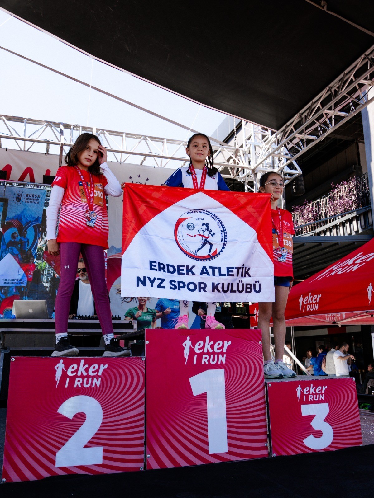 Erdek Atletik NYZ'den Asya Ertekin, Eker Run'da şampiyon! Bu genç