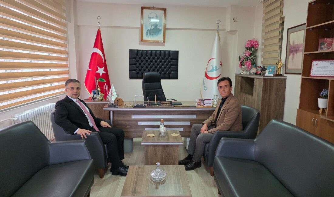 Bandırma Kaymakamı Recep Öztürk, İlçe Sağlık Müdürlüğü'nü ziyaret ederek bölgedeki