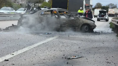 Bandırma'da trafik kazası: Otomobil alev aldı, 2 kişi yaralandı. Yaşlı