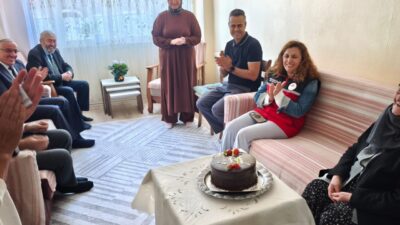 Erdek'te Yaşlılar Günü kutlaması! 78 yaşındaki Müesser İbiş'in doğum günü