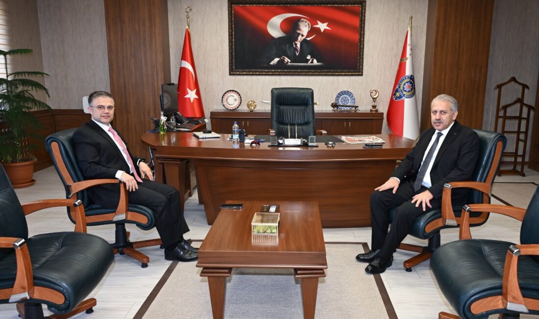 Bandırma Kaymakamı Öztürk, İl Emniyet Müdürü Karaman'ı ziyaret etti. Bandırma