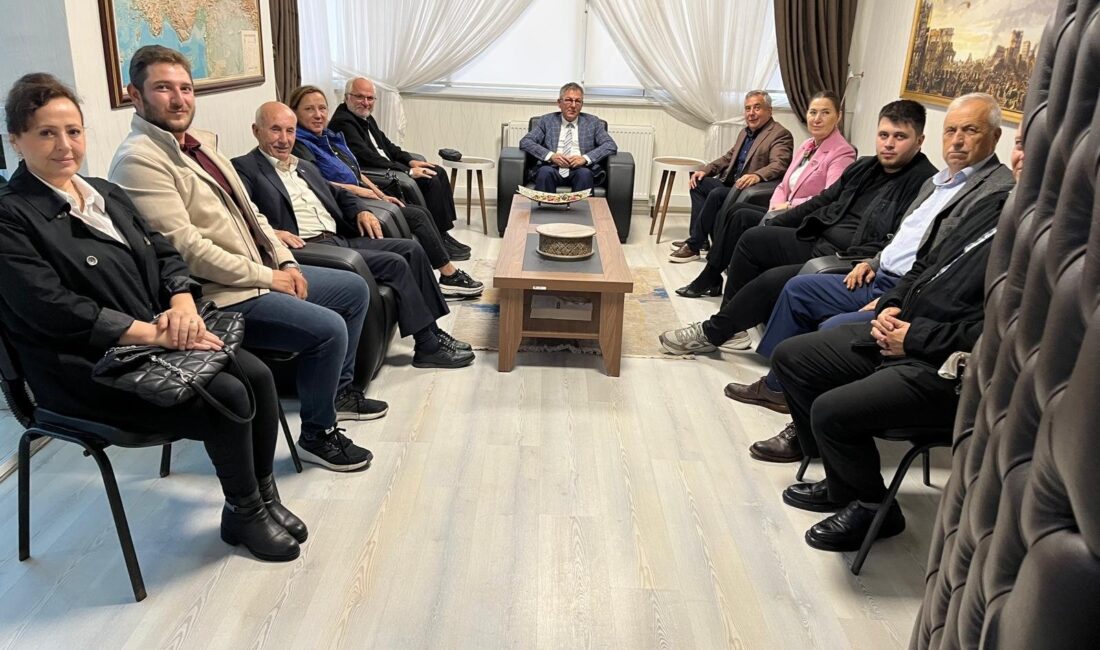 Bandırma İlçe Milli Eğitim Müdürü Ümit Gökdemir'e hayırlı olsun ziyaretinde