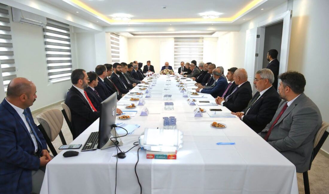Balıkesir'de Vali Ustaoğlu başkanlığında din hizmetleri masaya yatırıldı. Ekim ayı