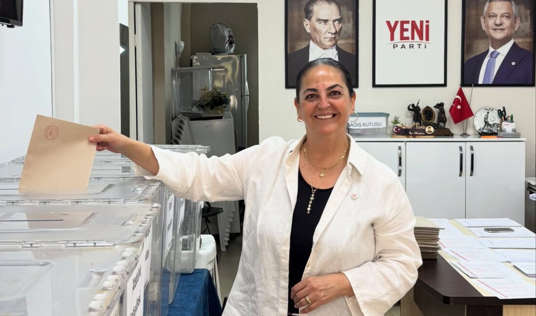 YENİ Parti Erdek İlçe Kongresi'nde Hale Tuna yeniden başkan seçildi.