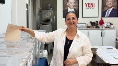 YENİ Parti Erdek İlçe Kongresi'nde Hale Tuna yeniden başkan seçildi.