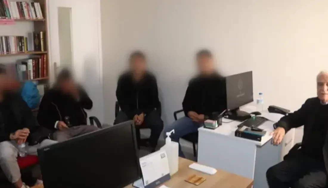 Bandırma Denetimli Serbestlik'te yükümlülere özel edebiyat buluşması! Yazarlar, edebiyatın iyileştirici